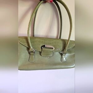 Elegant Green Crocodile-Embossed Women's Bag